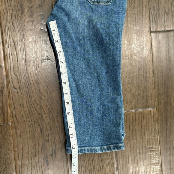 Girls Levi’s Cropped Jeans - Picture 7 of 7